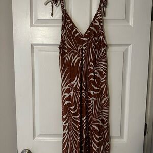 Elegant Brown and White Patterned Dress